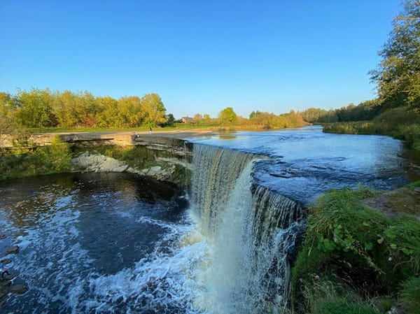 Turismo na Estônia: Conheça a Jägala Waterfall, uma das maiores cachoeiras do país