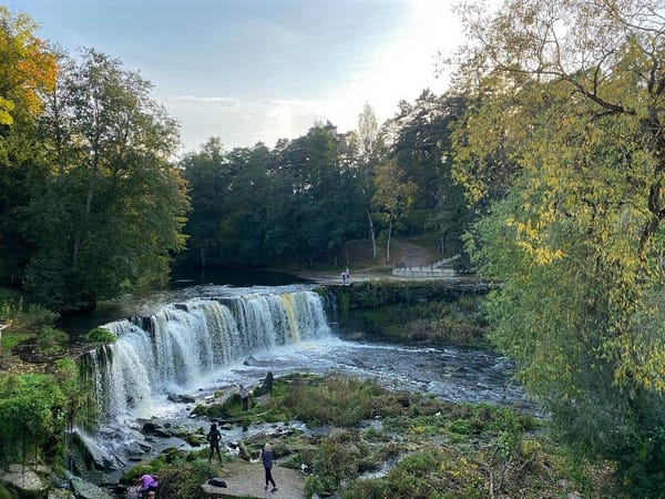 Turismo na Estônia: Keila Waterfall e Türisalu Cliff